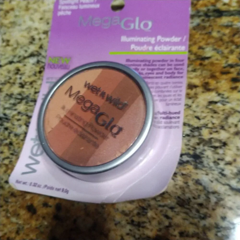 Wet n wild MegaGlo Illuminating Powder Color #347 Spotlight Peach NIP Sealed